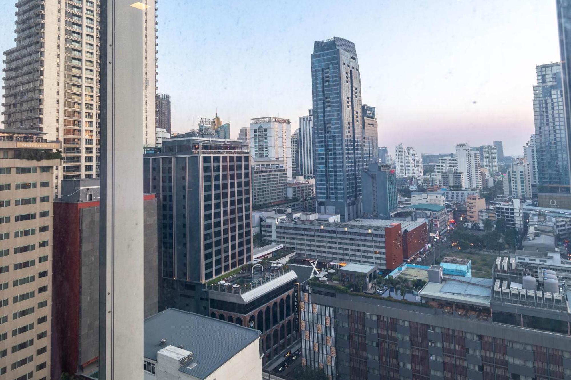 Hyde Sukhumvit 11 Branded Suites Bangkok Ngoại thất bức ảnh